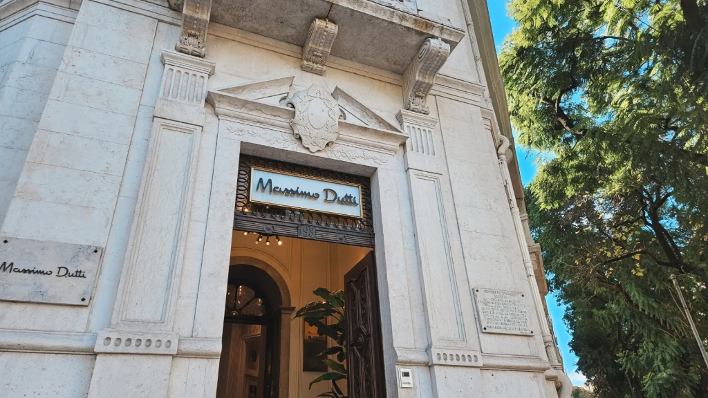 One of the most beautiful Massimo Dutti flagship stores is located in Lisbon